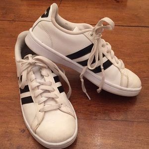 These are Adidas Cloudfoam shoes